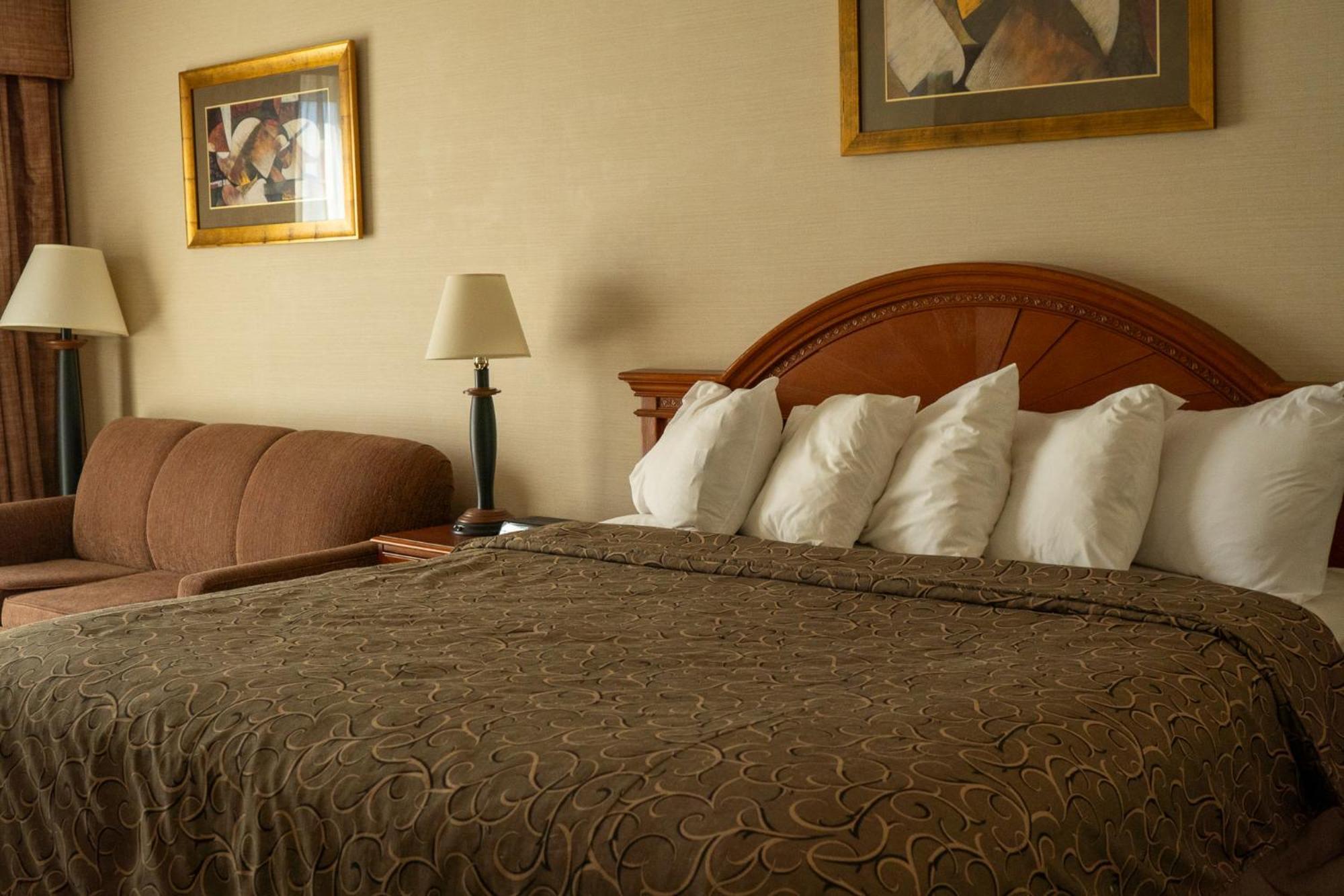 Hotel Topeka At City Center Kültér fotó