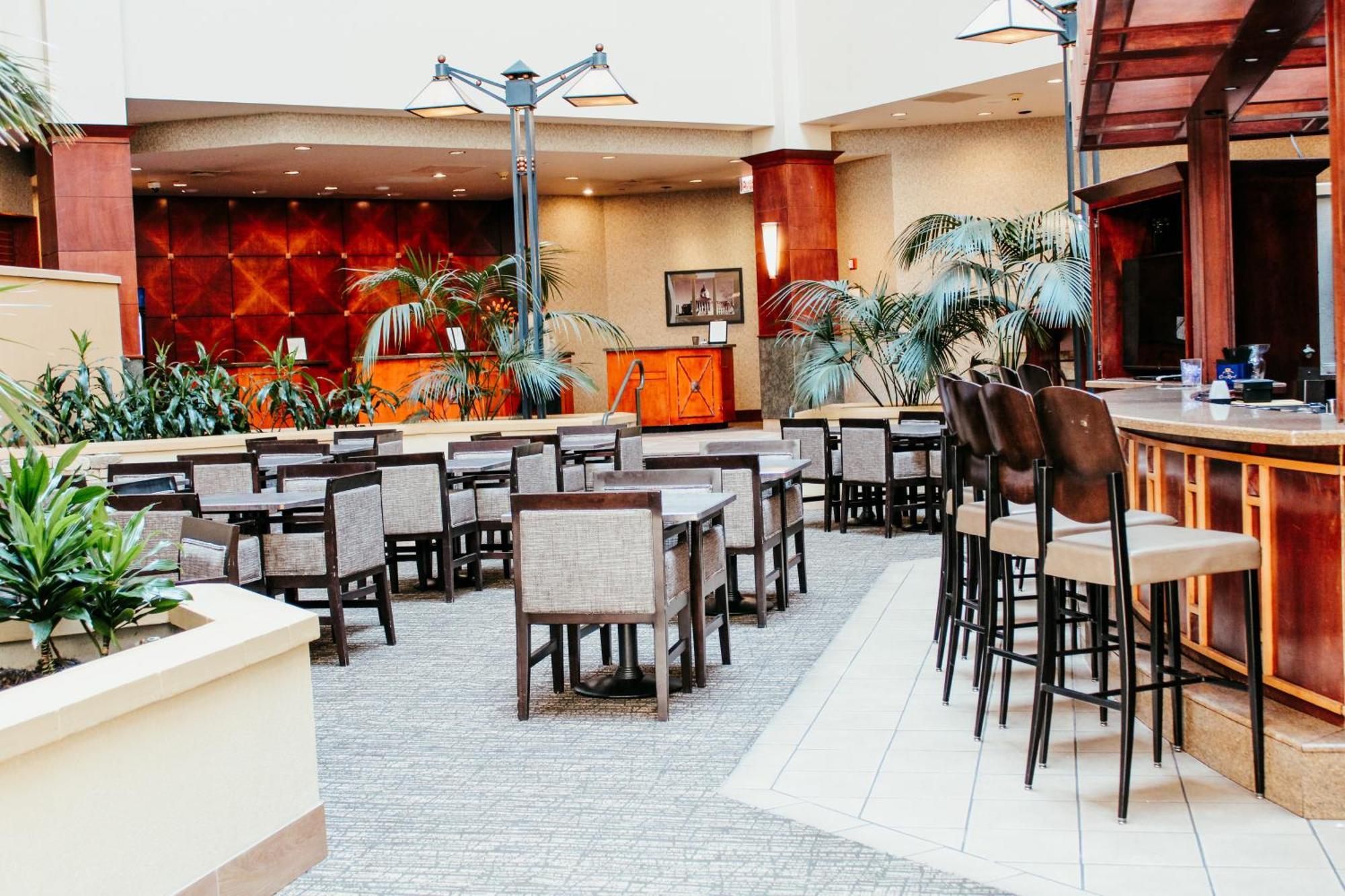 Hotel Topeka At City Center Kültér fotó