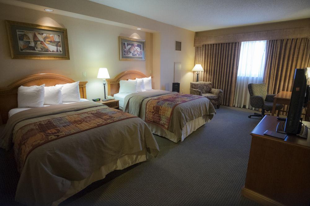 Hotel Topeka At City Center Kültér fotó