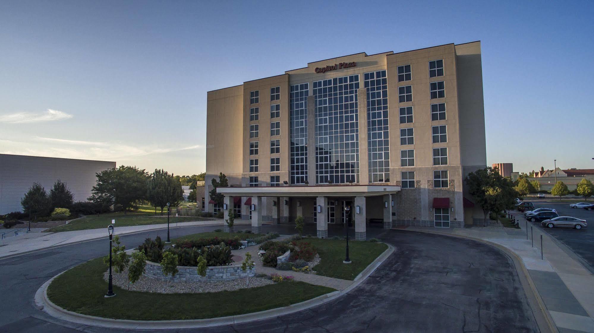 Hotel Topeka At City Center Kültér fotó